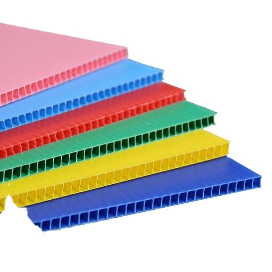 Gekleurd Blad 2400mm van Polypropyleencoreflute Gele Correx-Raad